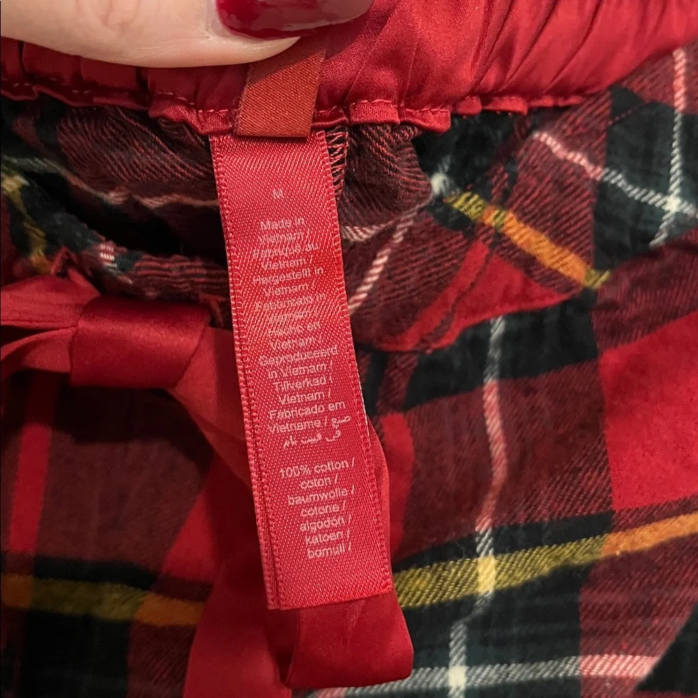 Skims Flannel Micro Sleep Shorts - Picture 10 of 15